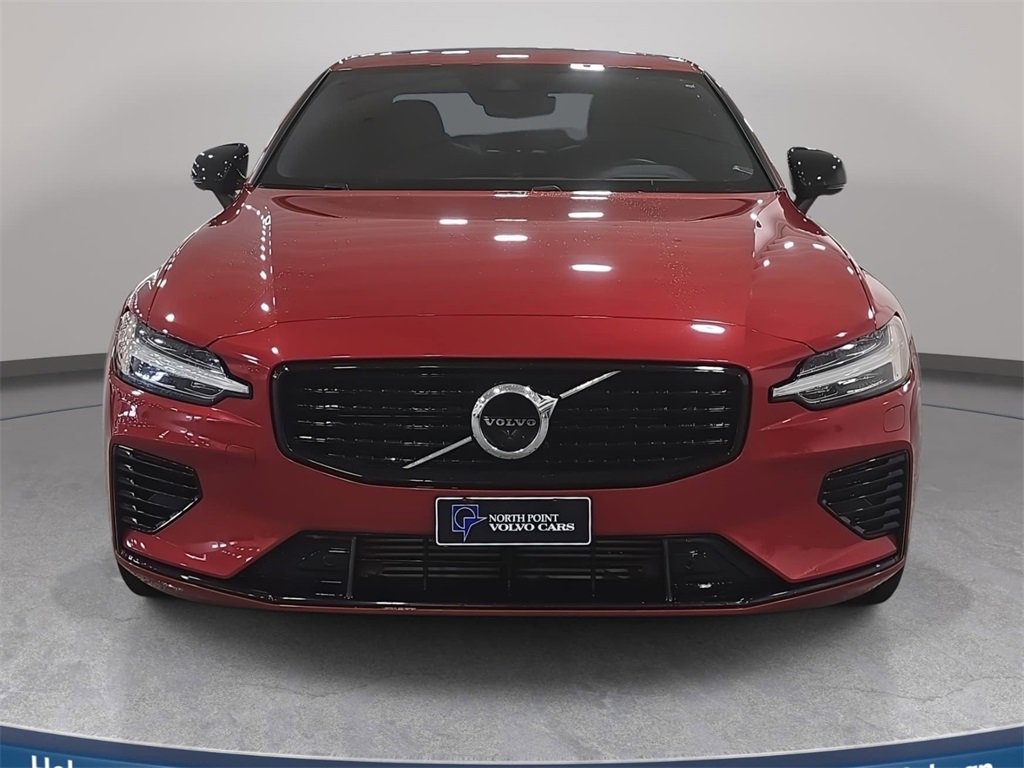 Used 2022 Volvo S60 T8 R-Design image 3