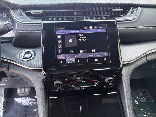 Used 2024 Jeep Grand Cherokee Laredo w/ Luxury Tech Group I AWD/4WD image 18