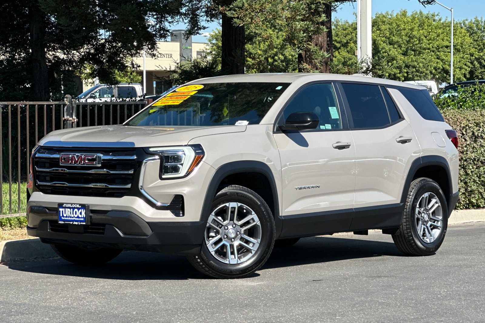 Used 2025 GMC Terrain Elevation image 9