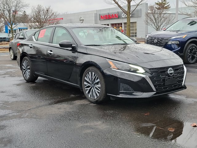 Certified 2023 Nissan Altima 2.5 SV w/ SV Premium Package image 2