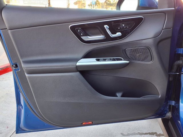 Used 2025 Mercedes-Benz GLC 300 image 12