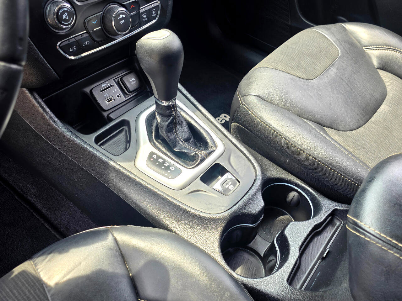 Used 2018 Jeep Cherokee Latitude Plus image 7