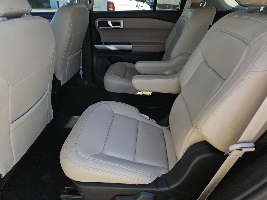 Used 2023 Ford Explorer XLT image 29