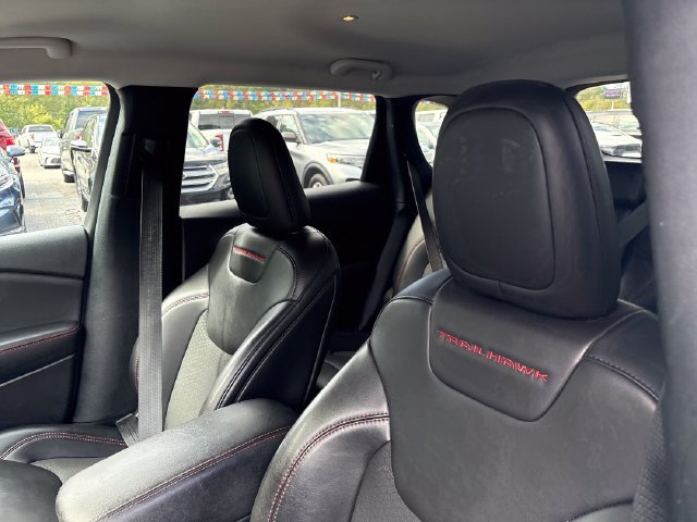 Used 2021 Jeep Cherokee Trailhawk AWD/4WD image 9