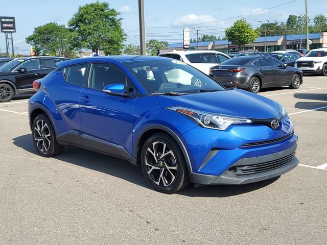 Used 2019 Toyota C-HR XLE FWD image 2