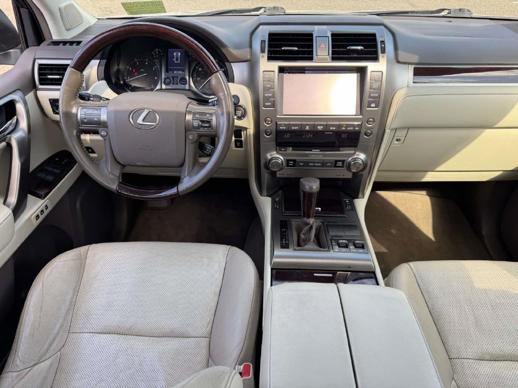 Used 2019 Lexus GX 460 Premium w/ Premium Package AWD/4WD image 11