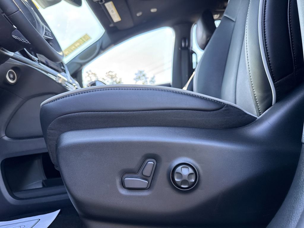 New 2026 Chrysler Pacifica Limited w/ Trailer Tow Group image 12