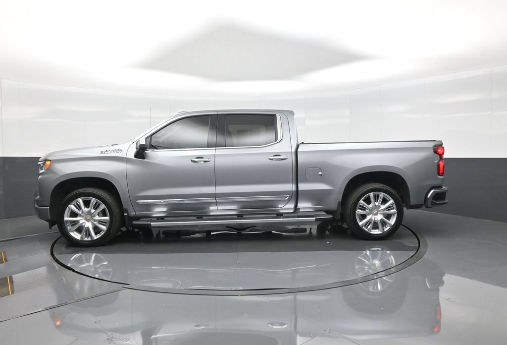 Used 2025 Chevrolet Silverado 1500 High Country w/ High Country Premium Package AWD/4WD image 4