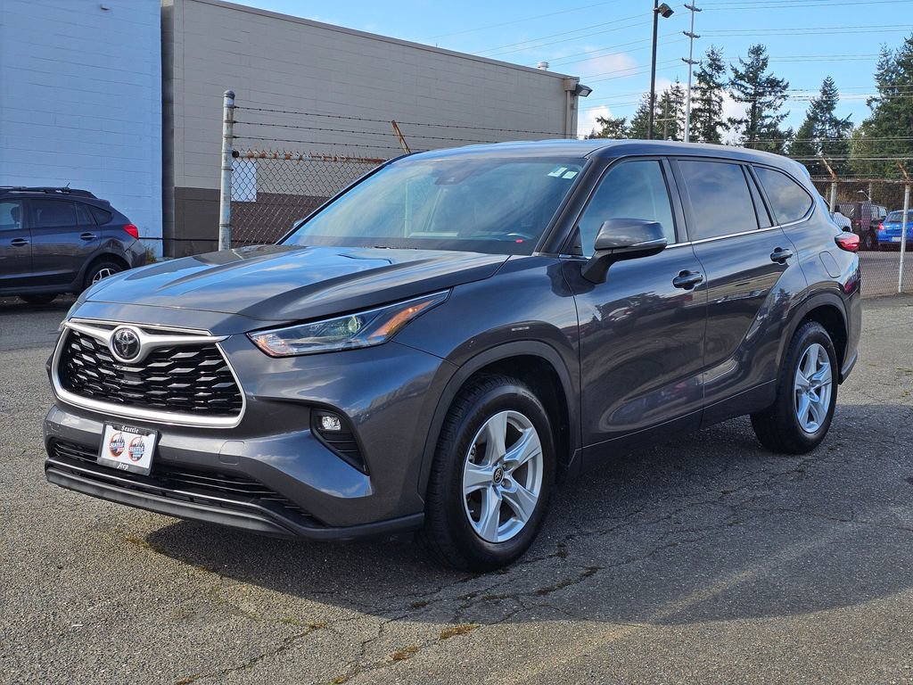 Used 2021 Toyota Highlander LE image 4