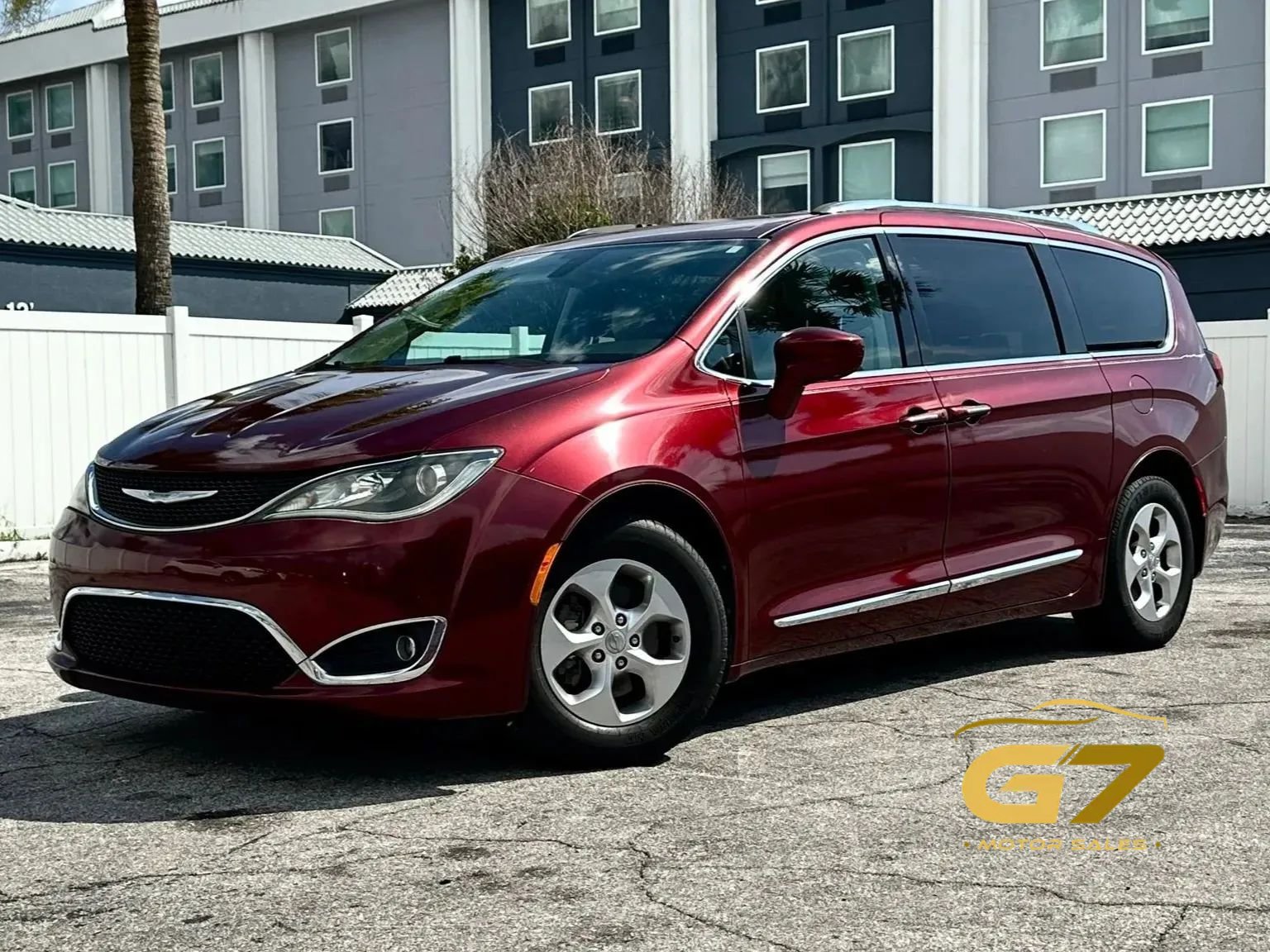 Used 2017 Chrysler Pacifica Touring-L Plus FWD image 1