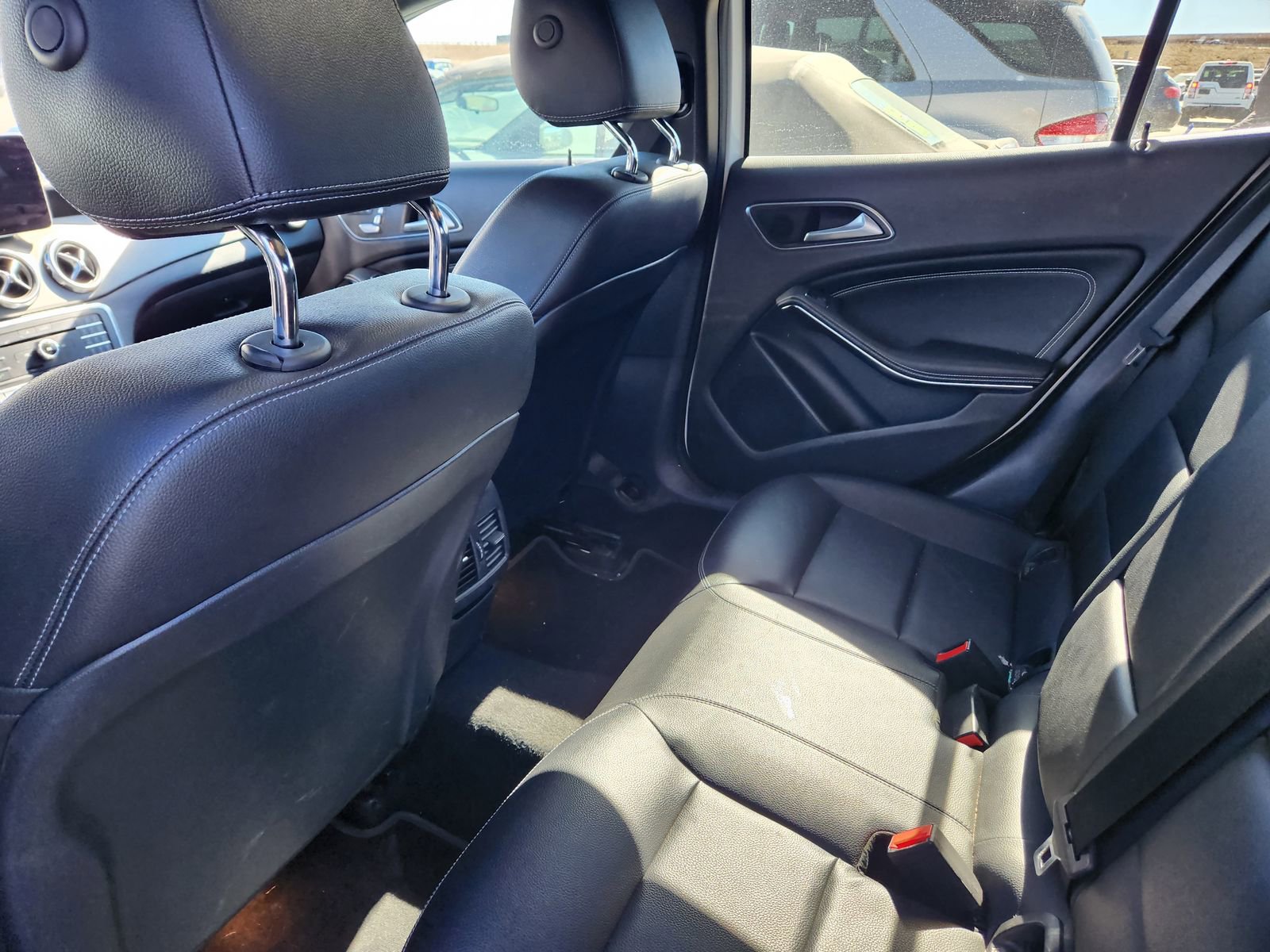 Used 2020 Mercedes-Benz GLA 250 4MATIC w/ Premium Package image 16