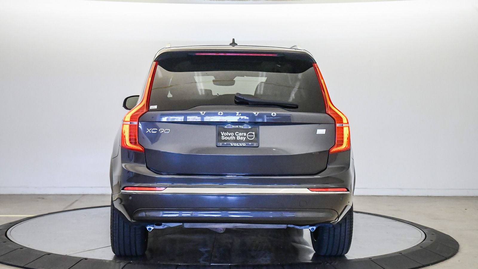 Certified 2024 Volvo XC90 T8 Core AWD/4WD image 3