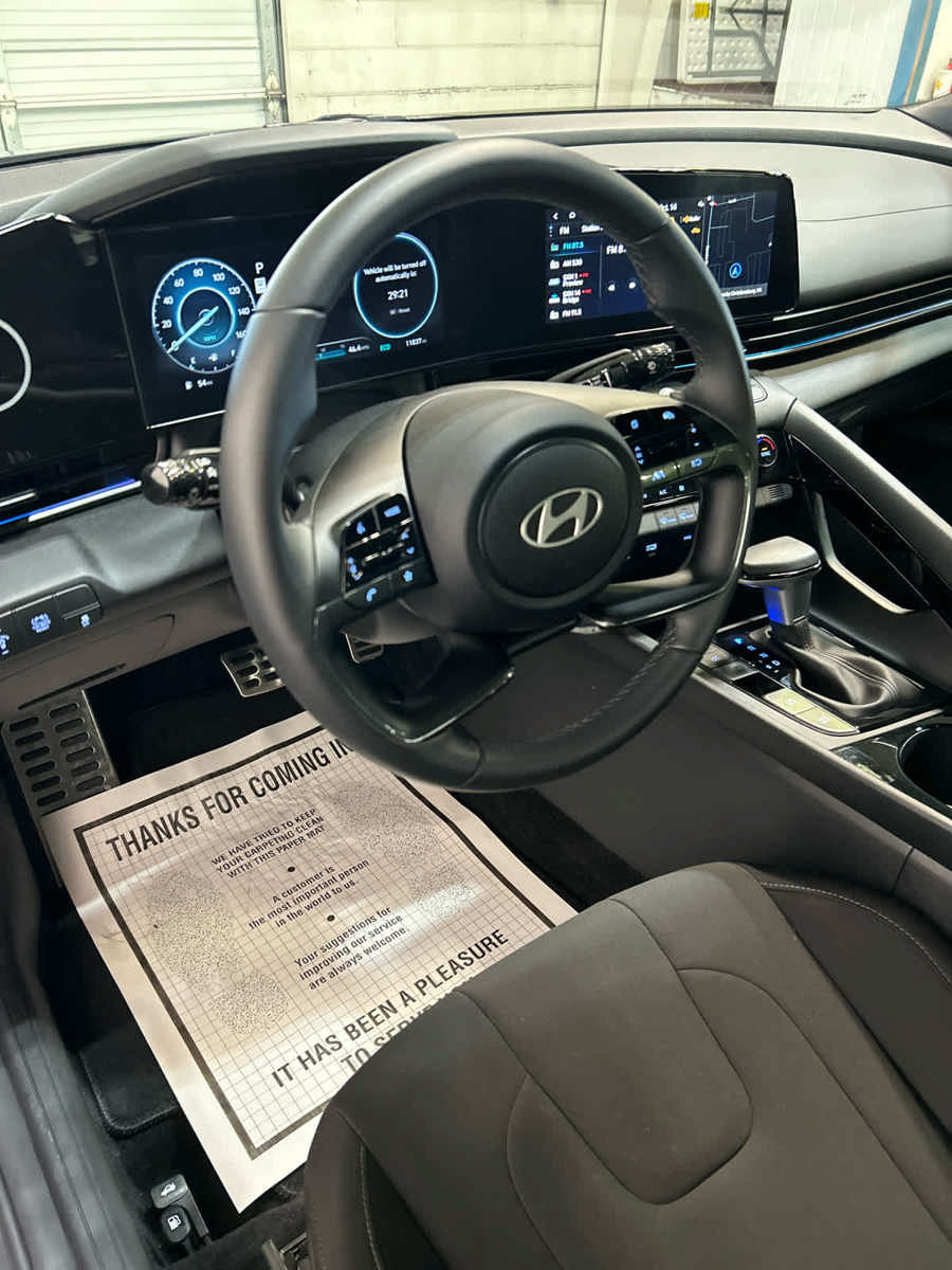 Used 2026 Hyundai Elantra SEL FWD image 25