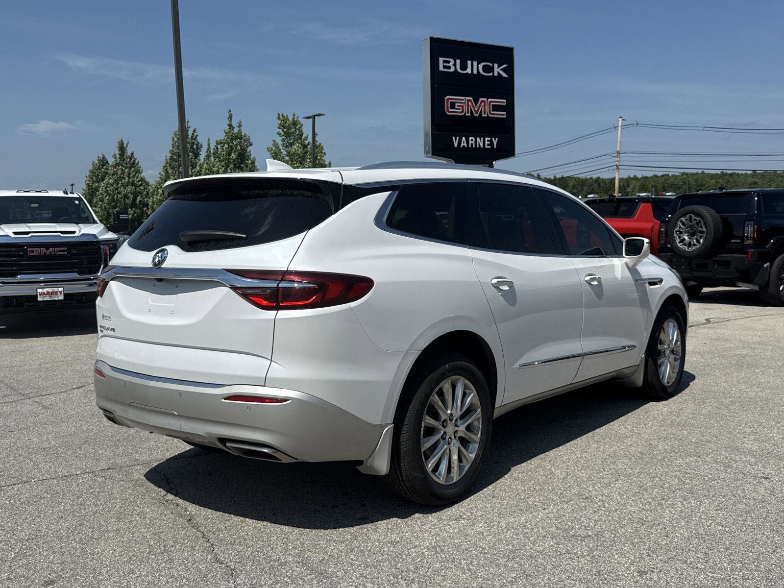 Used 2020 Buick Enclave Essence w/ Sound and Sites Package image 7