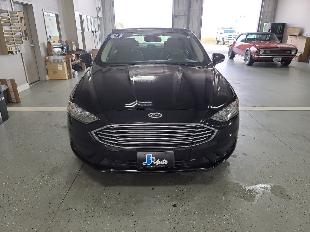 Used 2018 Ford Fusion SE image 3