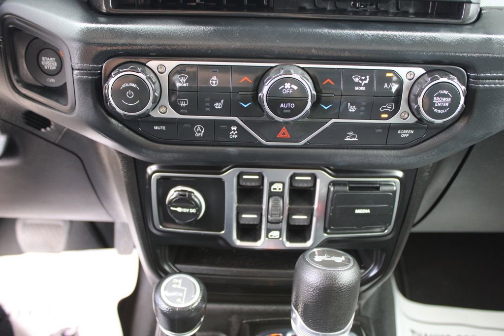 Used 2026 Jeep Wrangler Sahara AWD/4WD image 19