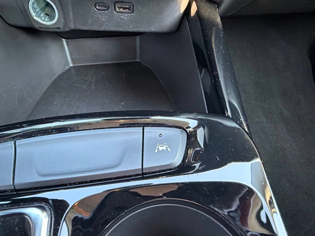 Used 2025 Chevrolet Trax LT FWD image 33