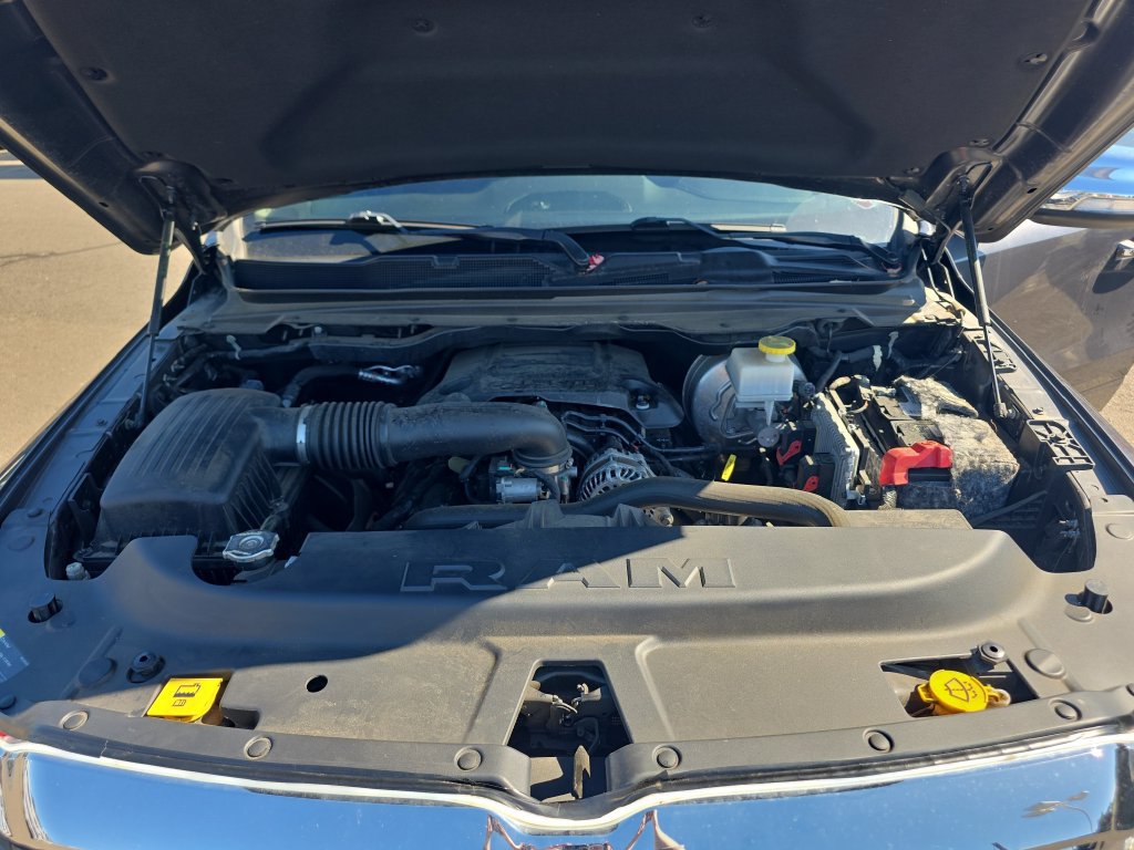Used 2019 RAM 1500 Laramie AWD/4WD image 35