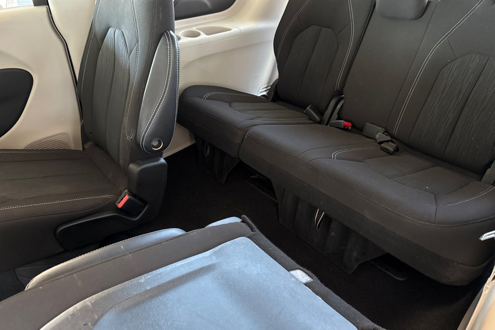 Certified 2022 Chrysler Voyager LX FWD image 15