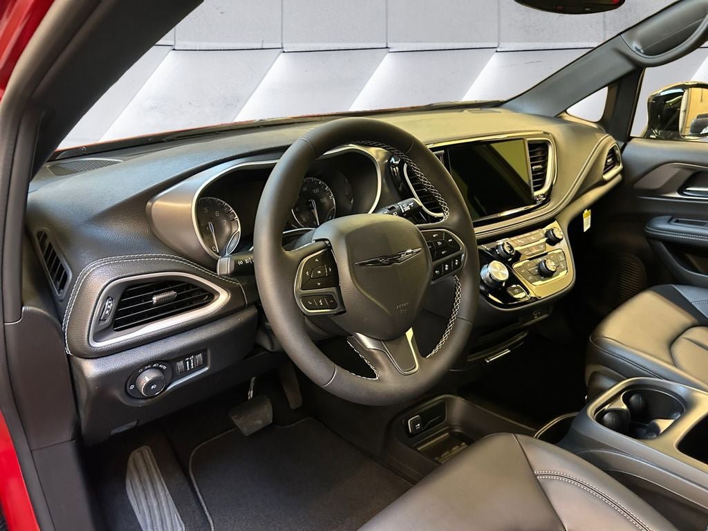 New 2026 Chrysler Pacifica Select image 10