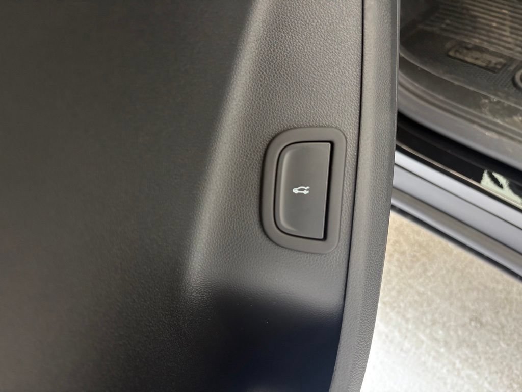 New 2026 Chevrolet Traverse LT w/ Midnight/Sport Edition FWD image 26