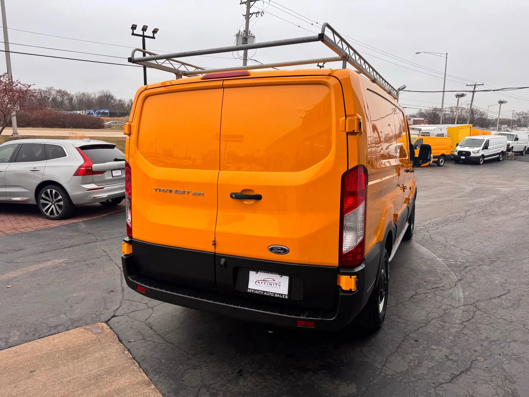 Used 2019 Ford Transit 250 130 Low Roof RWD image 5