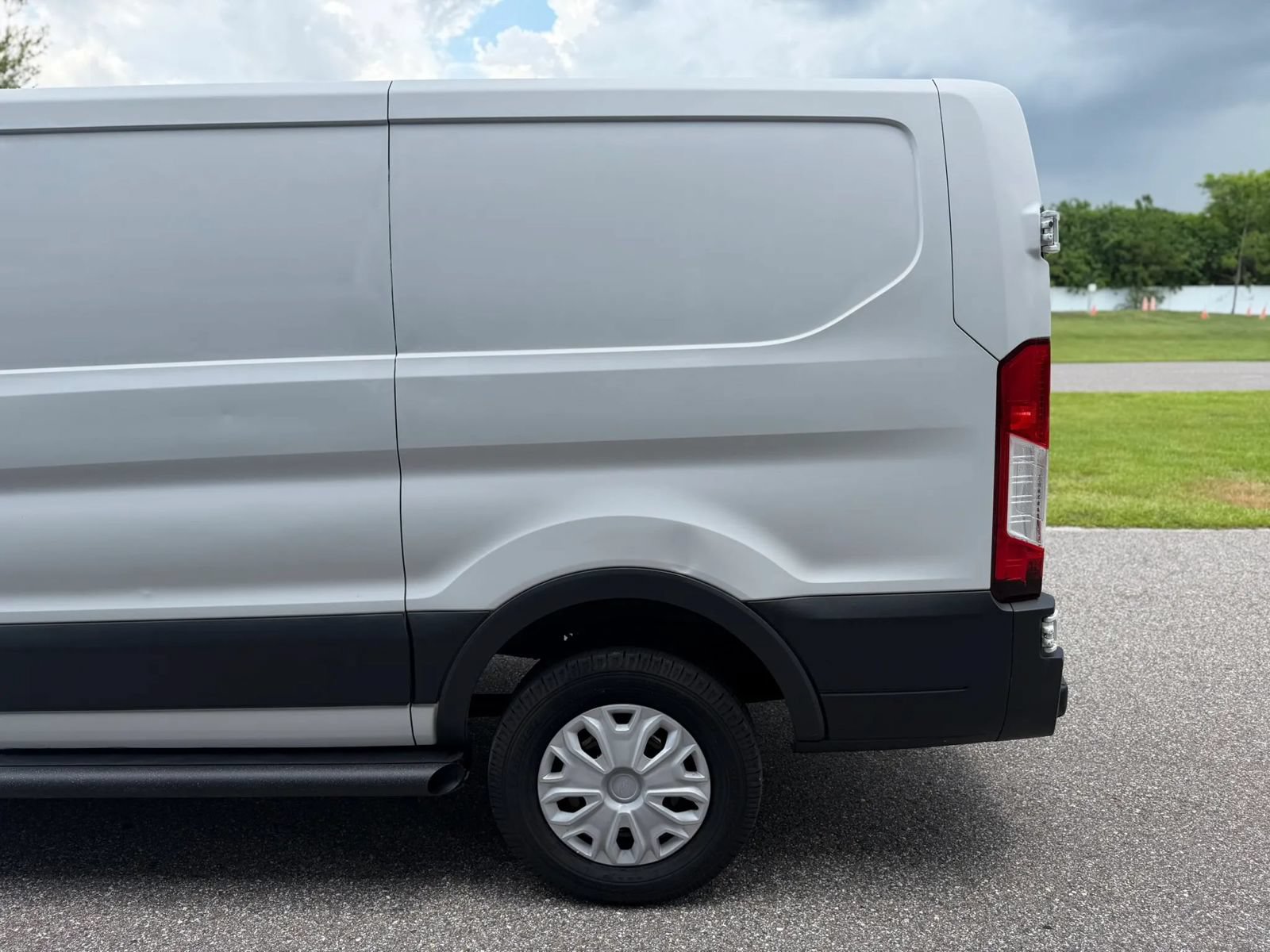 Used 2015 Ford Transit 250 130 Low Roof w/ Exterior Upgrade Package RWD image 6
