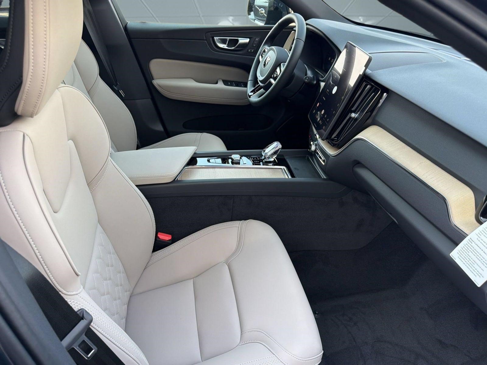 New 2026 Volvo XC60 B5 Plus w/ Protection Package Premier AWD/4WD image 22