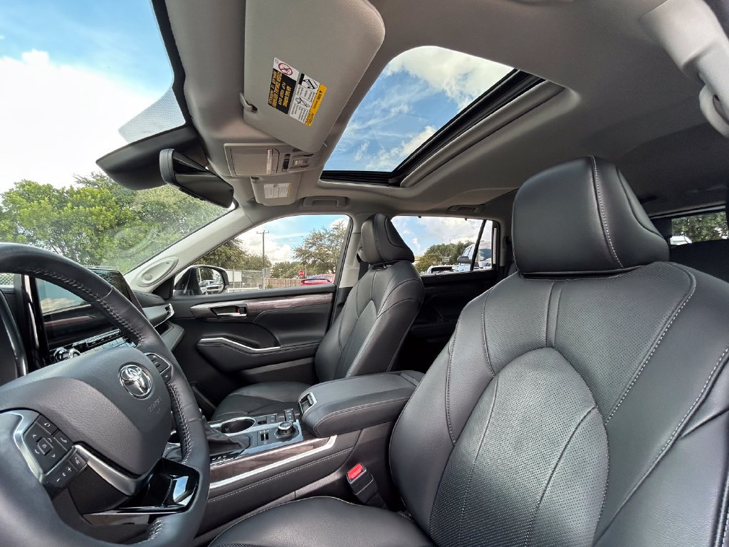 Used 2021 Toyota Highlander Limited AWD/4WD image 12