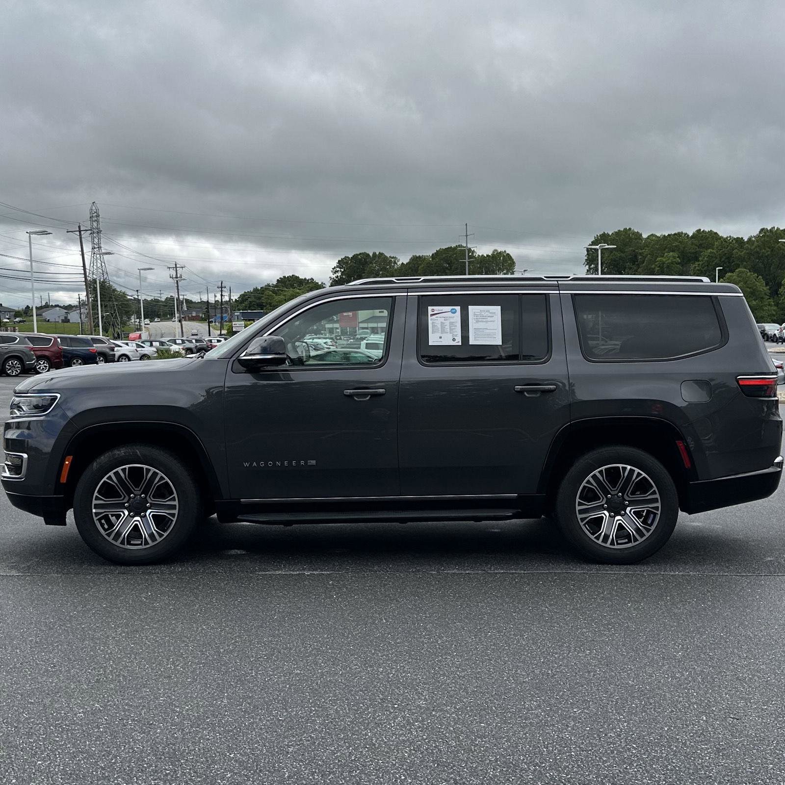 Used 2024 Jeep Wagoneer Series II w/ Flexible Seating Group image 2