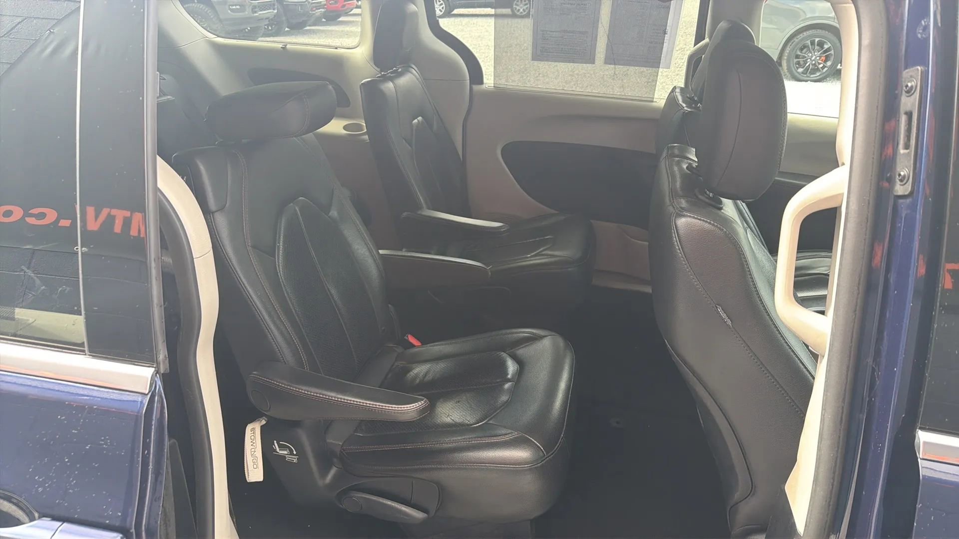 Used 2020 Chrysler Pacifica Touring-L FWD image 13