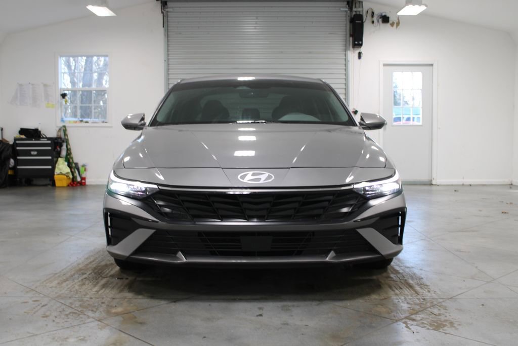 Used 2024 Hyundai Elantra SEL w/ Convenience Package image 3