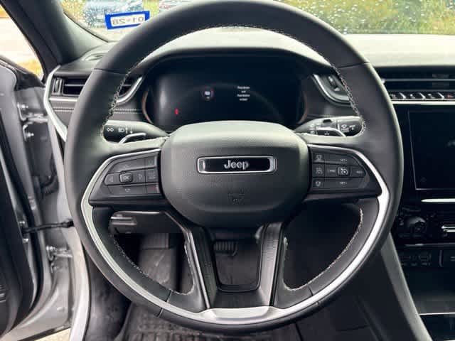 Used 2025 Jeep Grand Cherokee L Altitude RWD image 14
