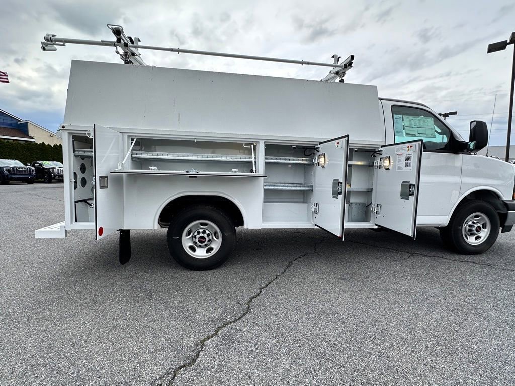 New 2025 GMC Savana 3500 w/ Power Convenience Package RWD image 24
