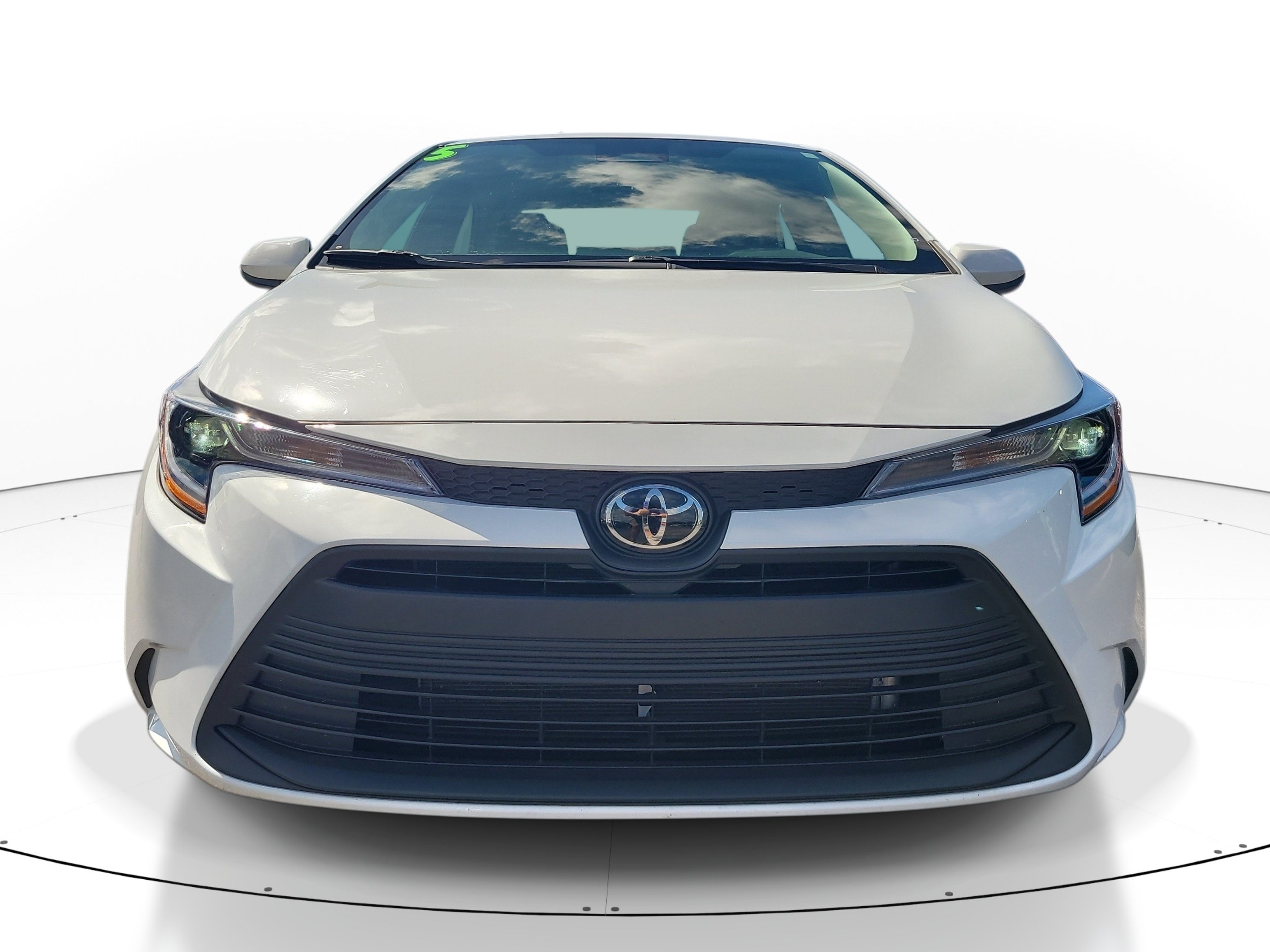 Used 2025 Toyota Corolla LE FWD image 2