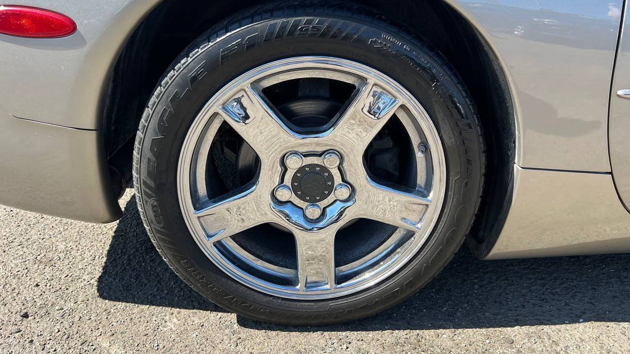 Used 1998 Chevrolet Corvette Coupe w/ Memory Pkg RWD image 36