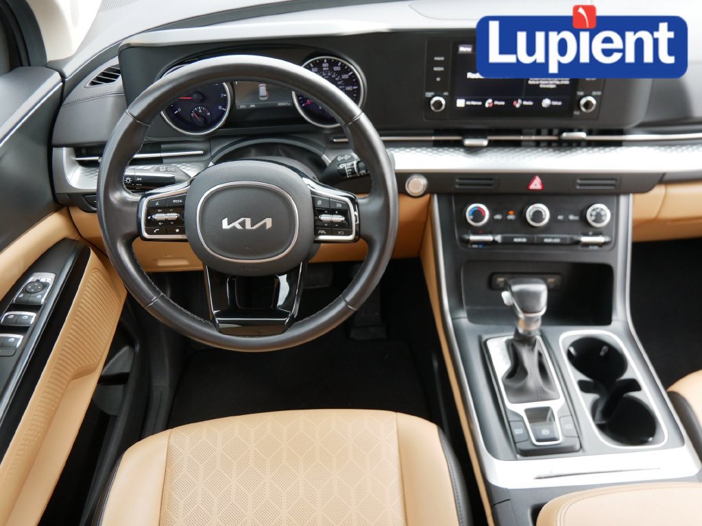 Used 2024 Kia Carnival LX FWD image 15