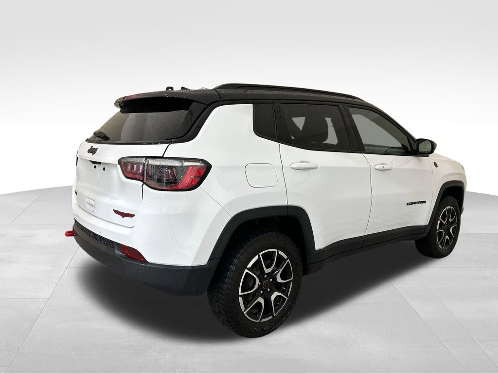 Used 2025 Jeep Compass Trailhawk AWD/4WD image 5