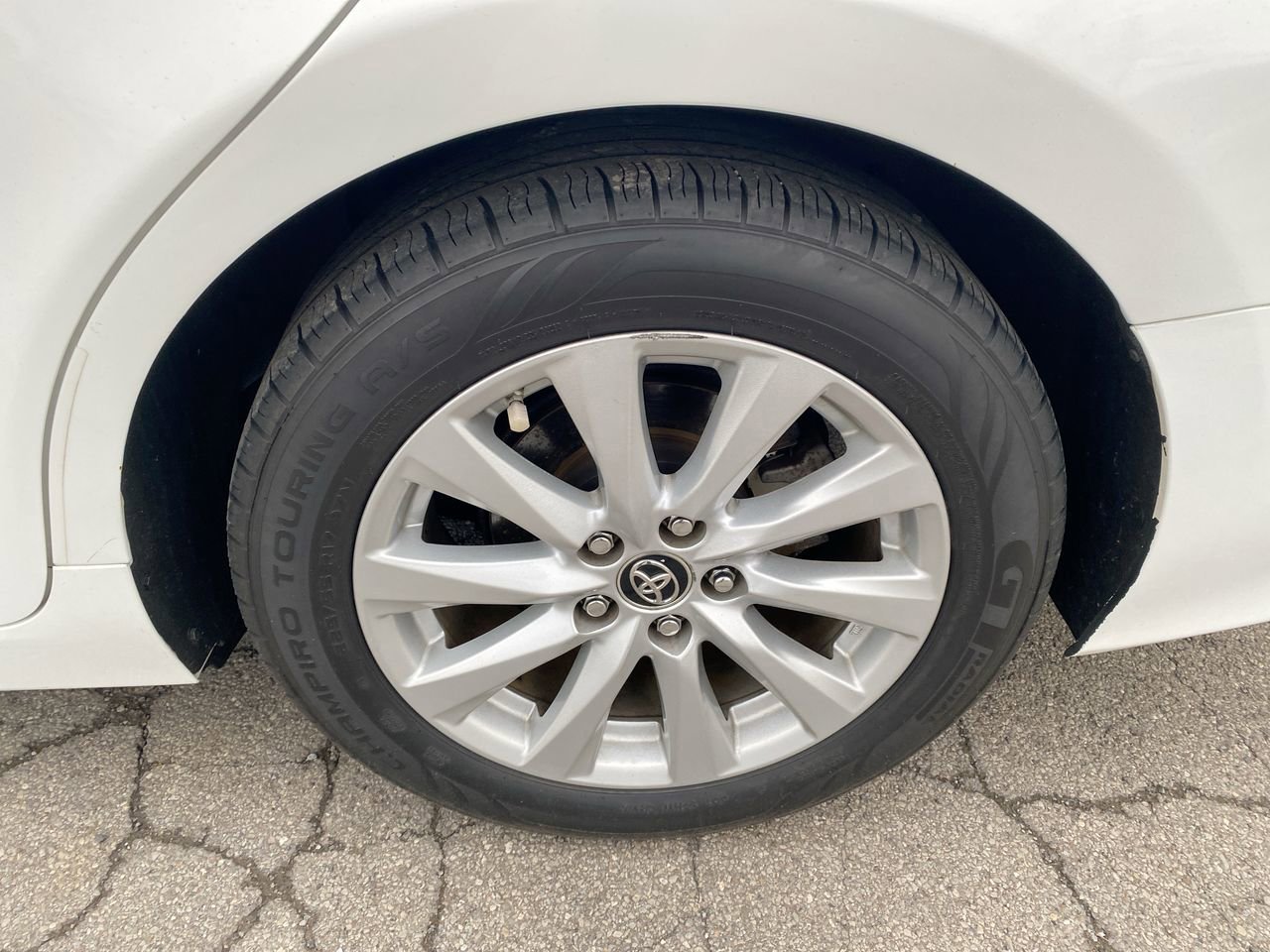 Used 2018 Toyota Camry LE w/ Convenience Package FWD image 2
