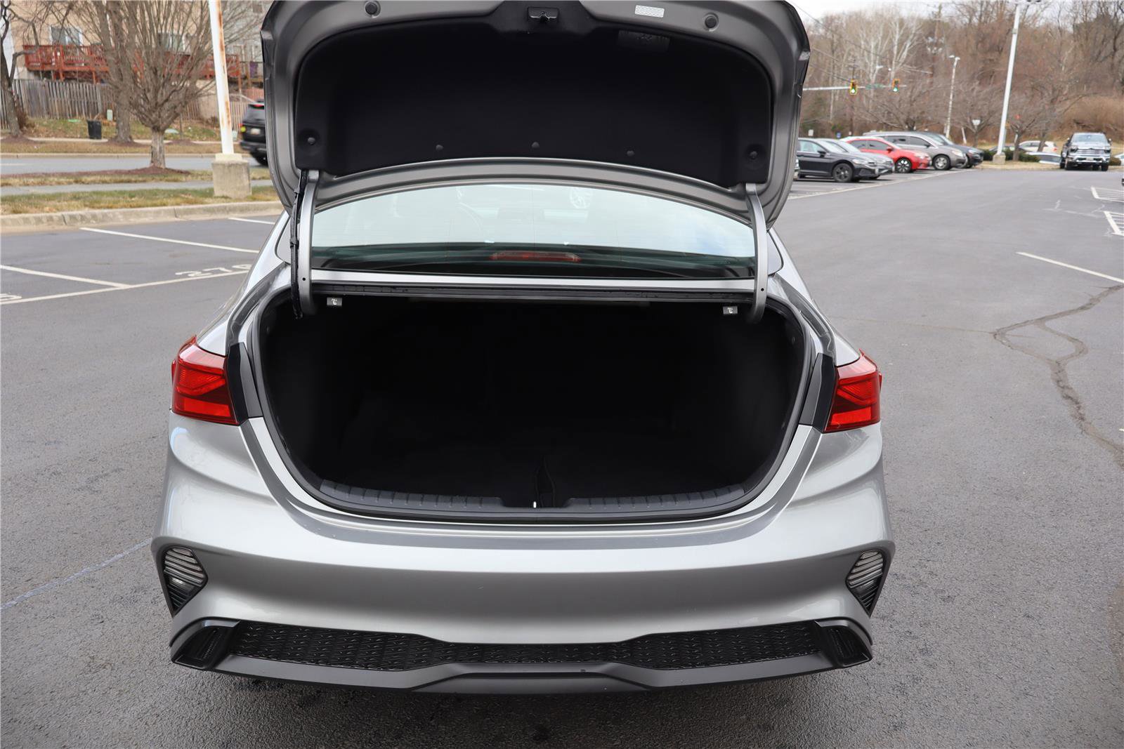 Used 2022 Kia Forte LXS w/ LXS Technology Package image 5