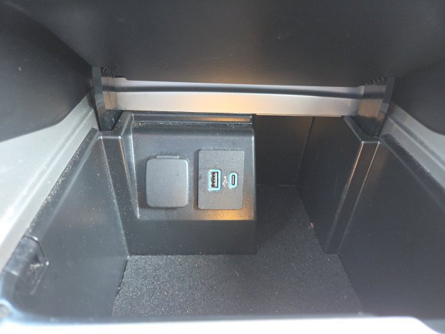 Certified 2024 Ford Explorer XLT w/ Equipment Group 202A RWD image 32