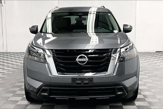 Used 2025 Nissan Pathfinder SV FWD image 4
