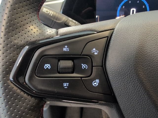 Used 2025 Chevrolet Trax RS w/ Sunroof Package FWD image 21