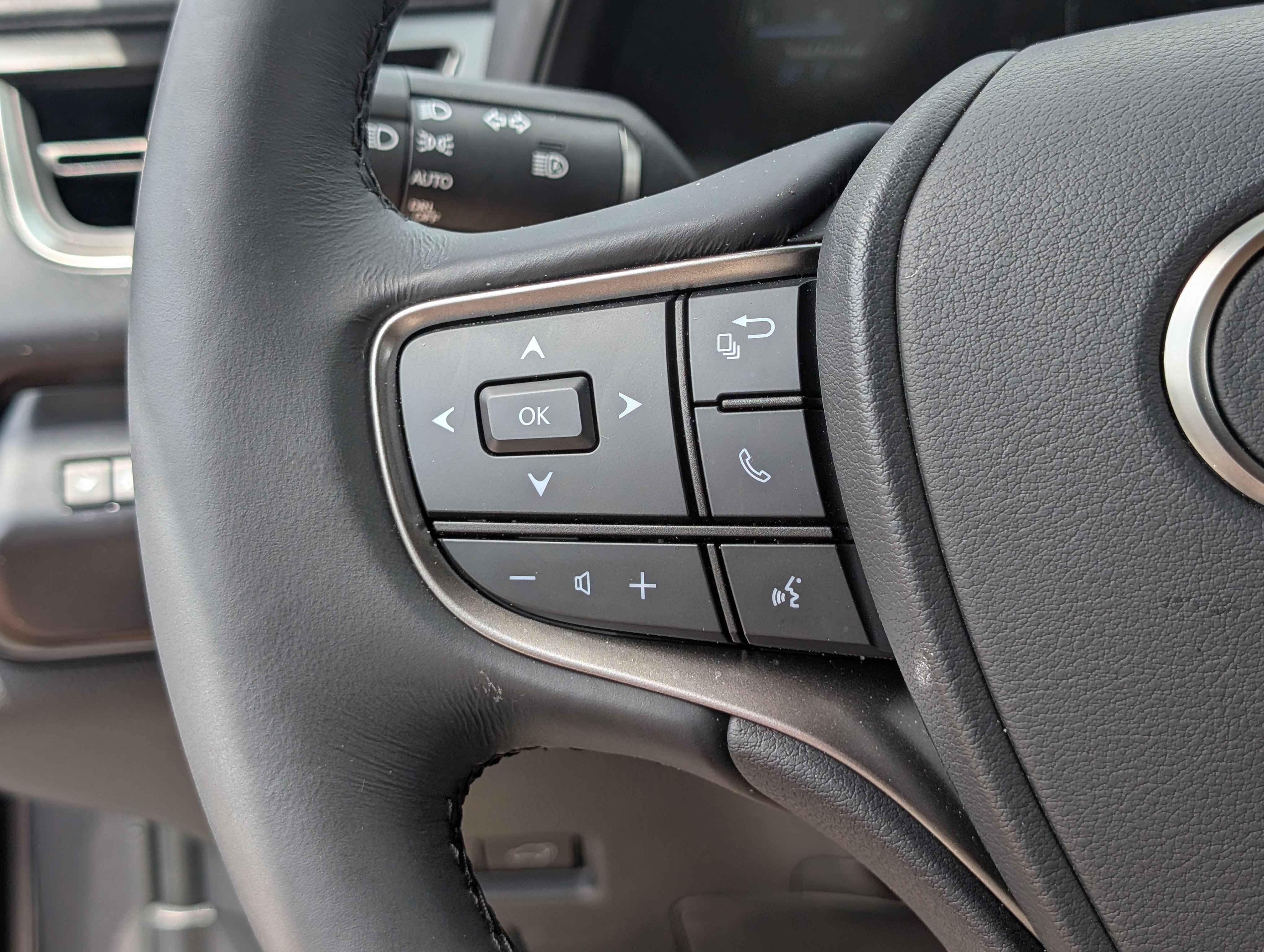 Certified 2025 Lexus UX 300h AWD w/ Accessory Package (Z1) image 22