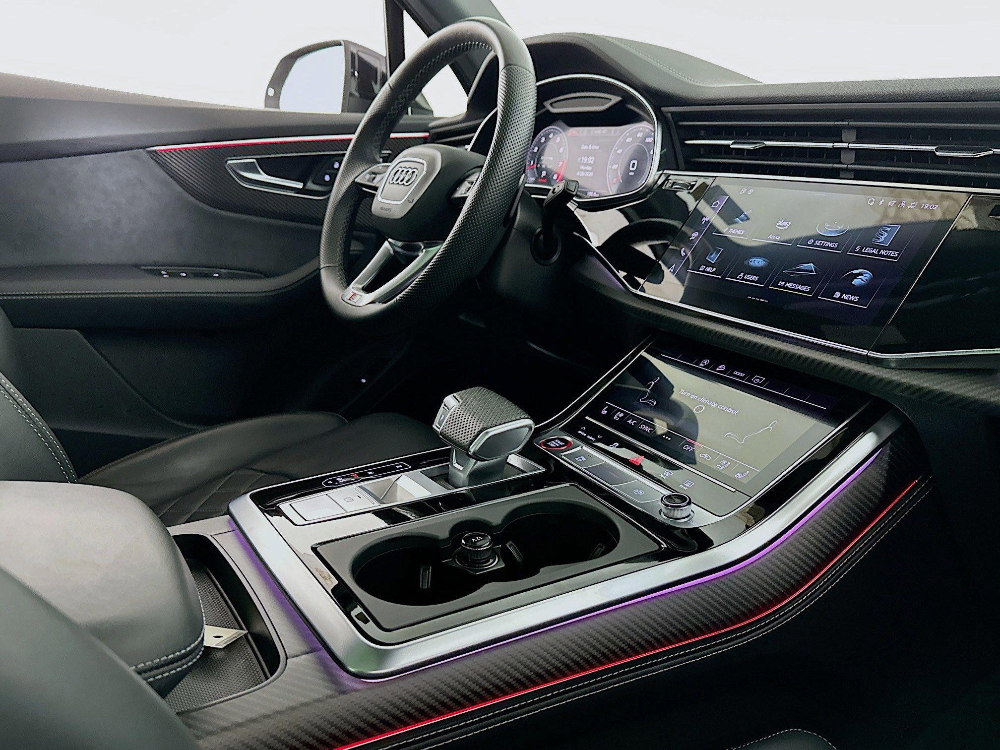 Used 2025 Audi SQ7 Premium Plus w/ Executive Package image 34