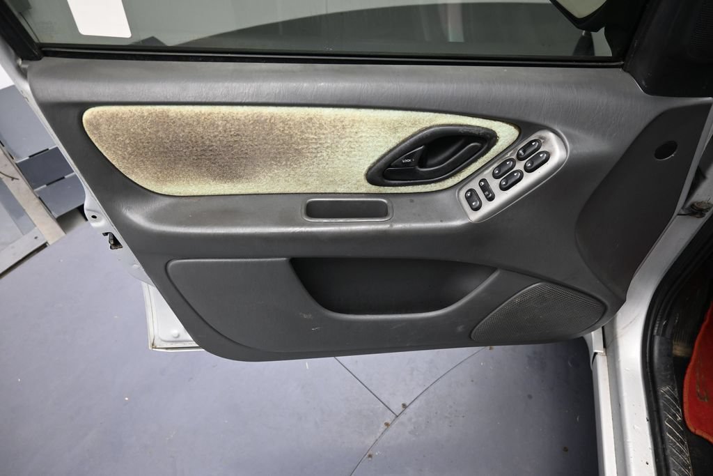 Used 2003 Ford Escape Limited FWD image 9