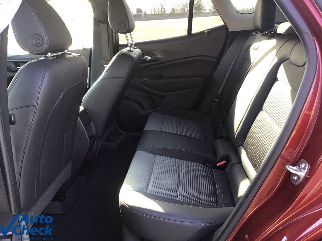 Used 2025 Chevrolet Trax LT w/ LT Convenience Package image 11