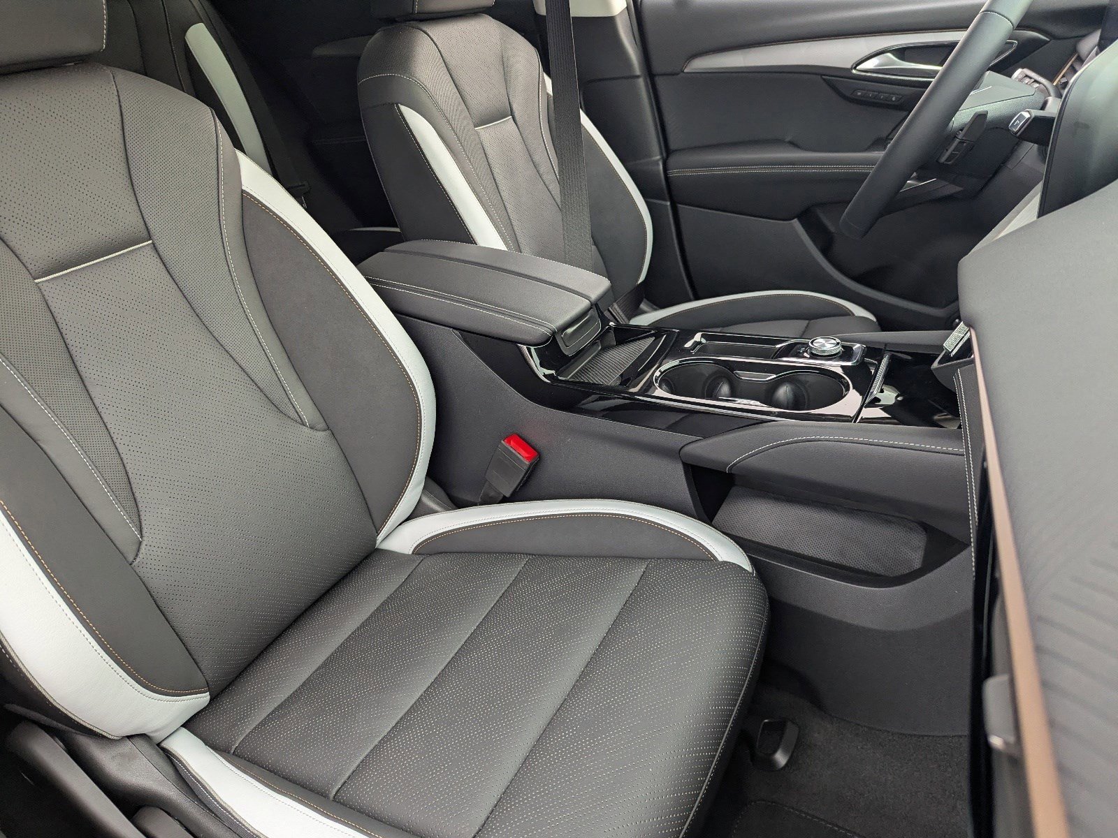 Used 2025 Buick Envision Sport Touring image 11