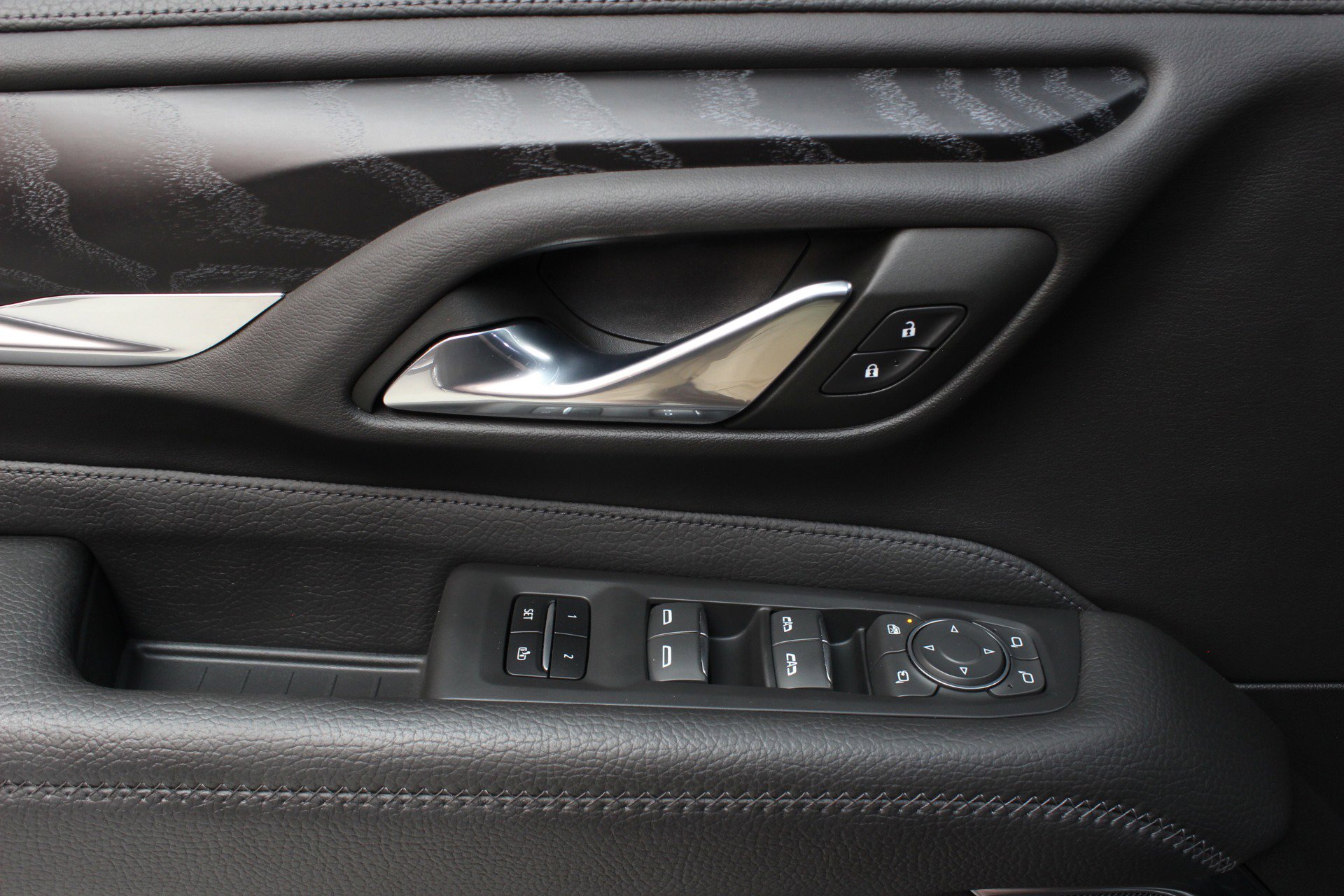 Used 2023 GMC Yukon Denali w/ Advanced Technology Package image 18