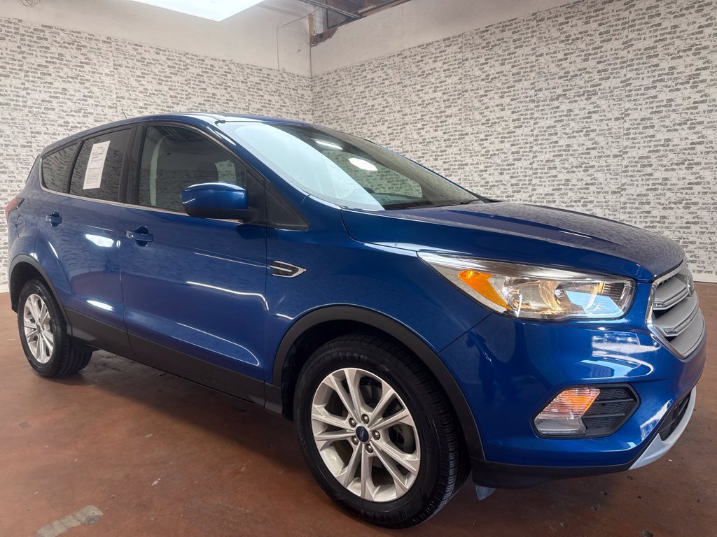 Used 2019 Ford Escape SE FWD image 1